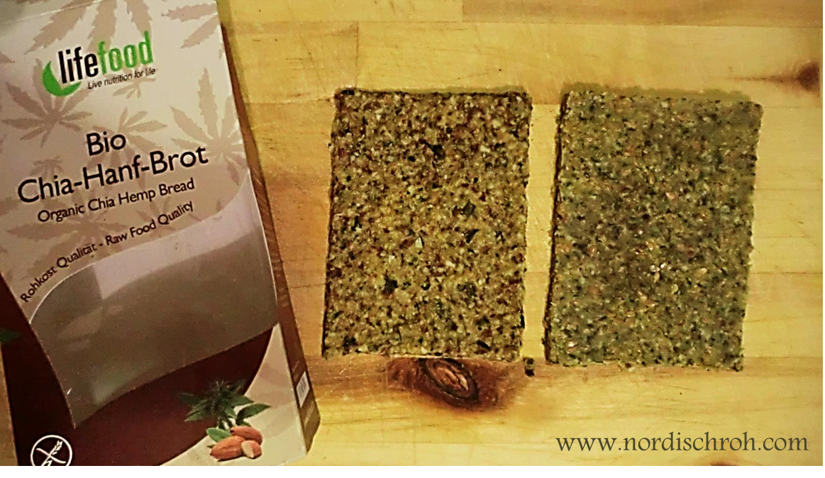 Dieses rohvegane Hanfbrot aus dem Dörrgerät wird wie Knäckebrot oder wie Schwarzbrot, je nach Trockenzeit