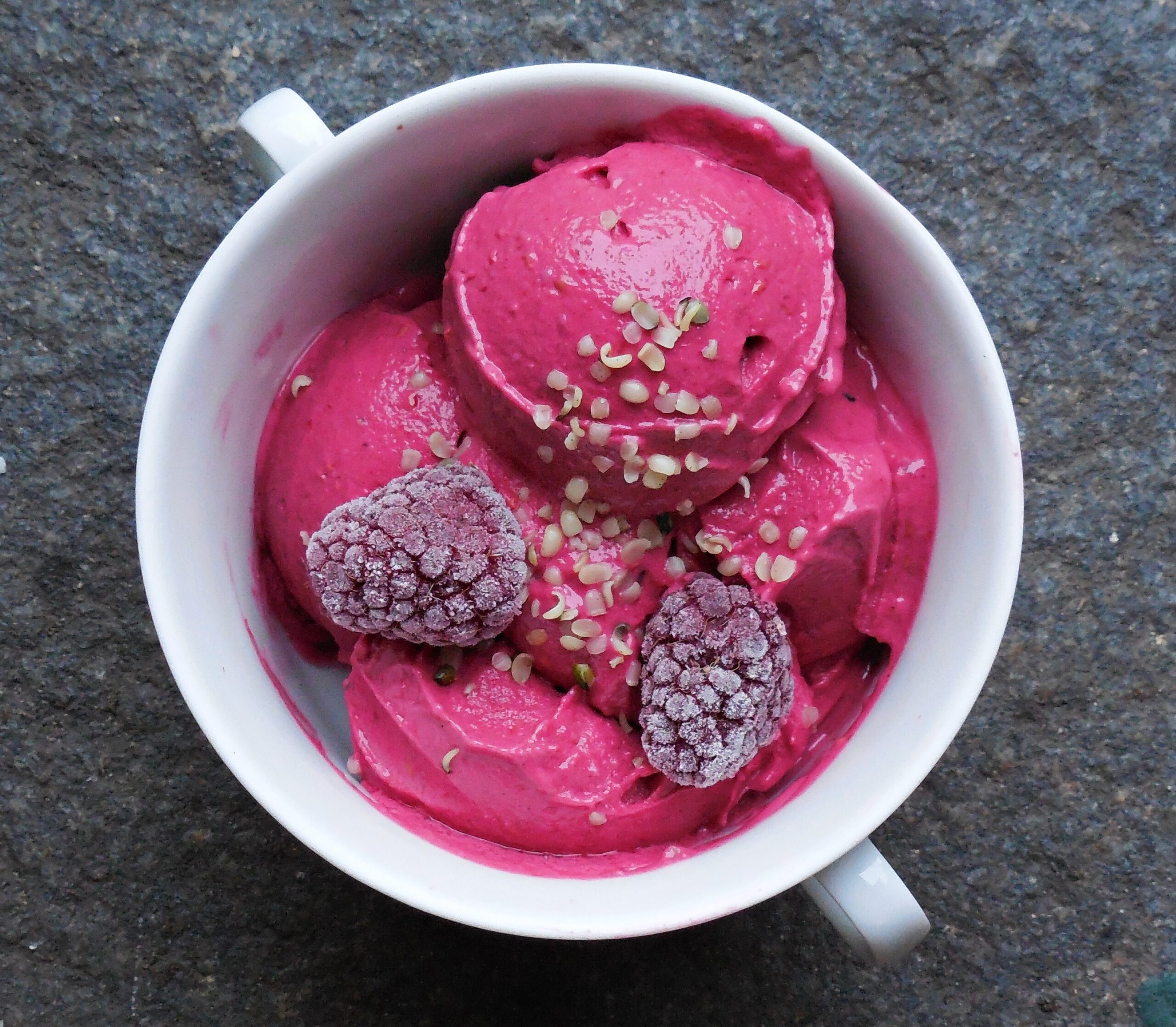 Himbeer-Hanf-Eis