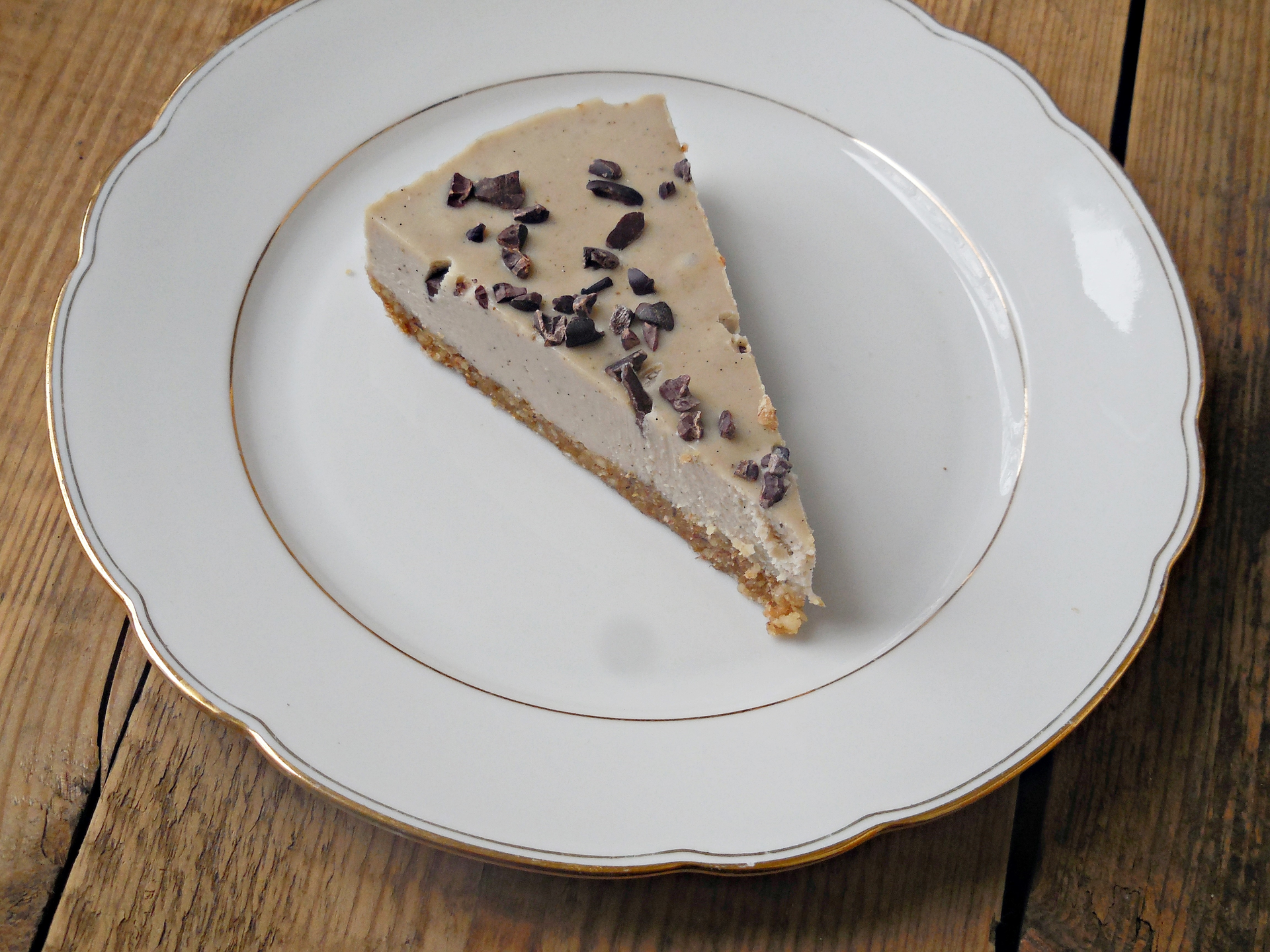 RAW WHITE CHOCOLATE BANANA CHEESECAKE