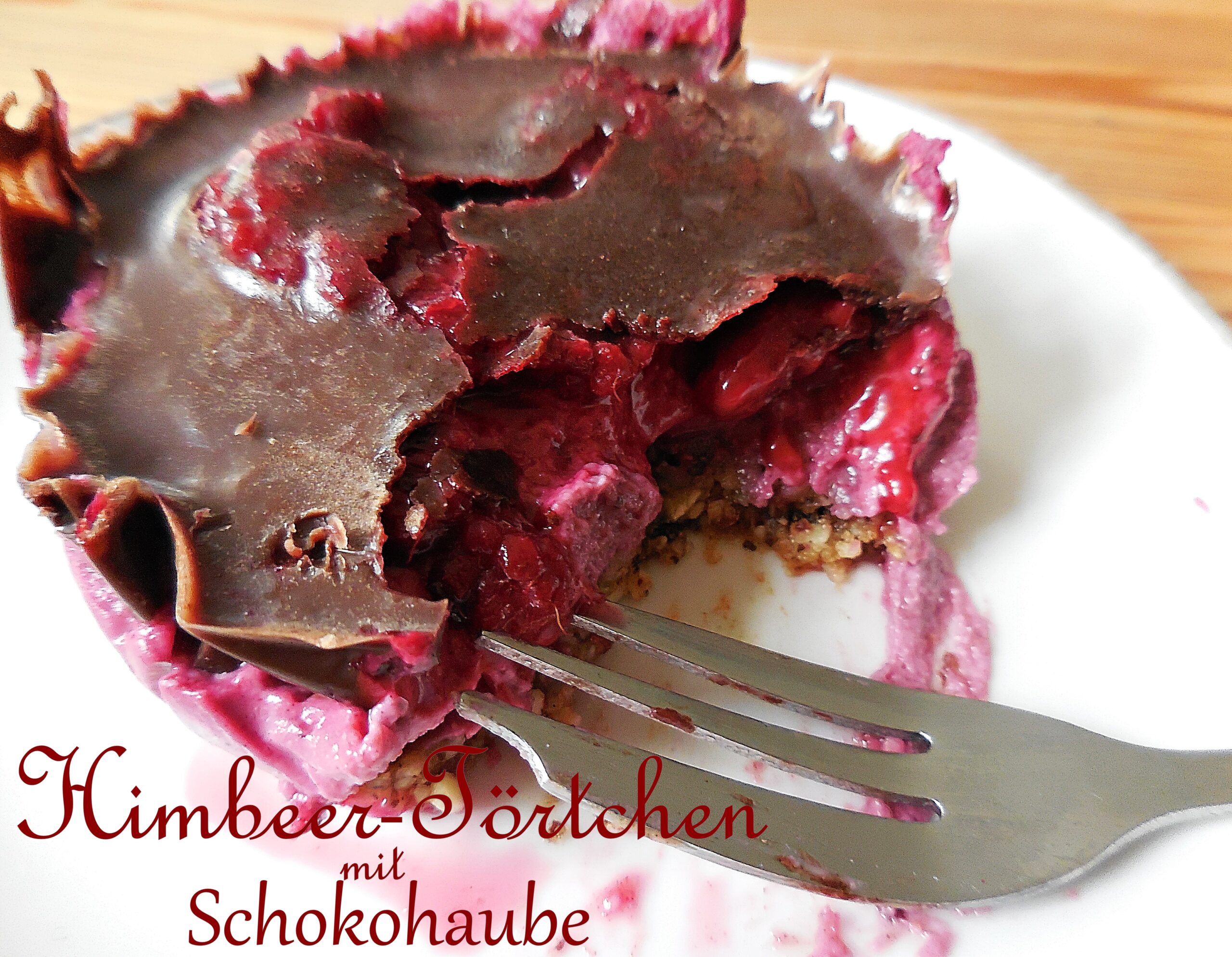Himbeer-Törtchen mit Schokohaube