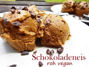 Schokoladeneis roh vegan, cremig aus Avocado, Datteln und Kakao