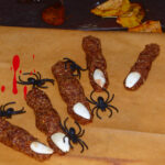 Halloween Gruselfinger aus Nüssen mit Mandel-Fingernägeln
