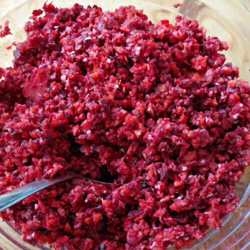 Kindersalat 1 Kindersalat aus Rote Bete und Apfel in der Glasschüssel