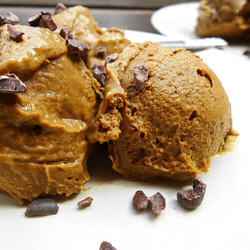 Schokoladeneis roh vegan 1 Schokoladeneis roh vegan, cremig aus Avocado, Datteln und Kakao