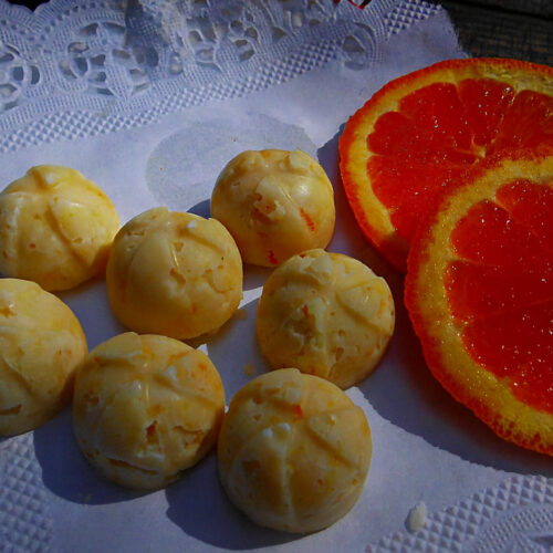 Sommerliche Kokos Pralinen mit frischer Orange, roh und vegan